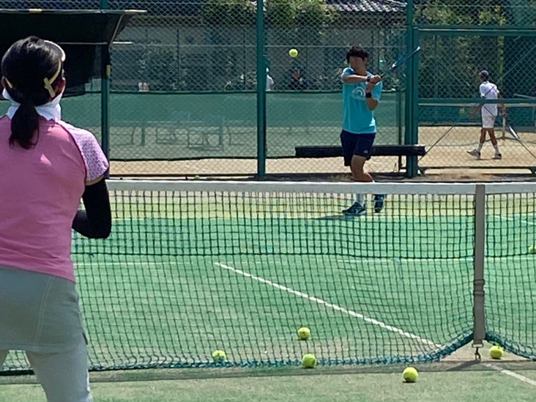 テニススクールの特徴・施設 – パパステニススクール立川校